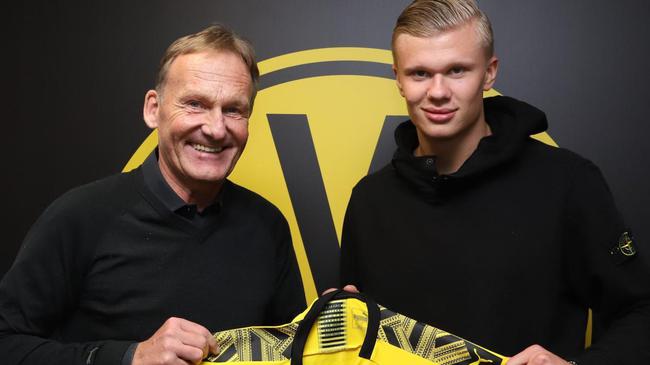 祝福，顾春含、邢琦等六名45岁的裁判员本赛季结束后挂哨