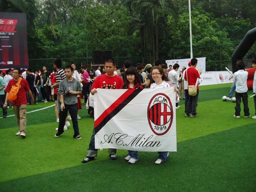 这脚爆射有火箭推进器吧？