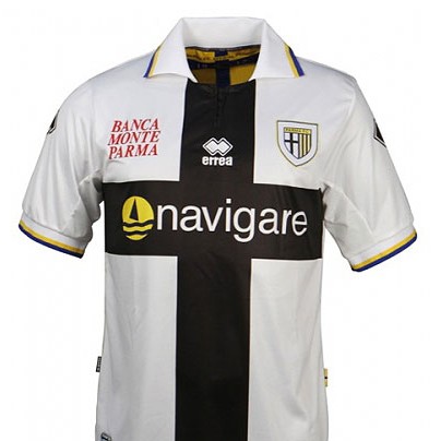 国米门将更替引热议，维卡里奥性价比突出，但适配性与未来规划存疑。