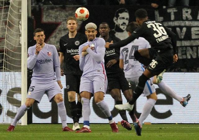 王飞获双料推广人奖，推动中国拳击发展，助力职业拳击繁荣。