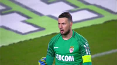 拜仁对阵圣保利全场3次射门中柱：卡尔2次、凯恩1次