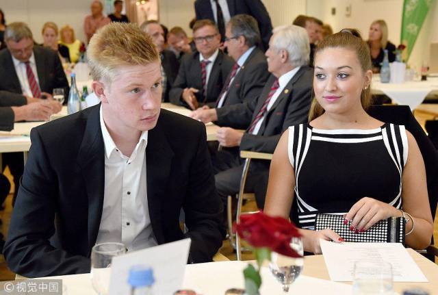 佛罗伦萨连续8场不胜，赛后哲科拿着扩音器与球迷沟通