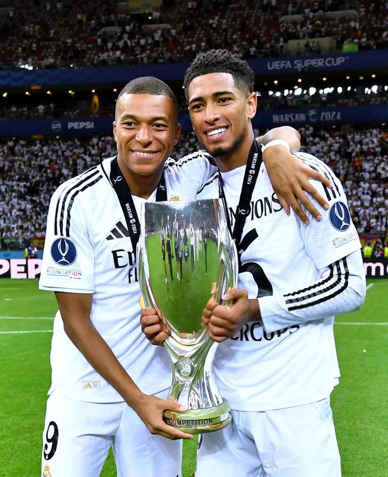 巴黎圣日耳曼内马尔帽子戏法