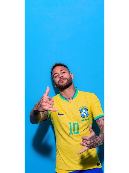 记者：为备战世界杯将继续留在墨超，J罗正与美洲狮队谈判